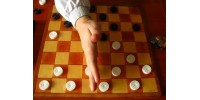 Как играть в шашки: правила и стратегии для начинающих